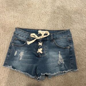 Jean shorts with ties